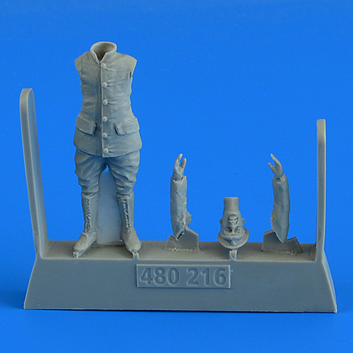 1/48 German or Austro-Hungarian WWI aircraft mechanic for x kit