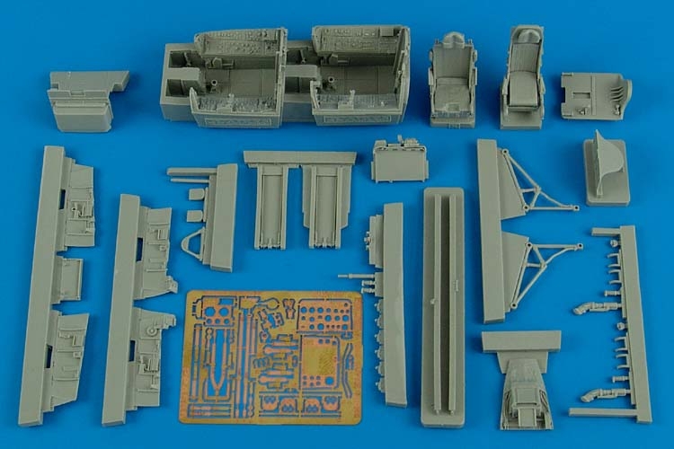 1/48 F-100F Super Sabre cockpit set - (early versi