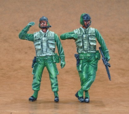 1/35 US Heli.pilots-standing Vietnam (2 fig.)