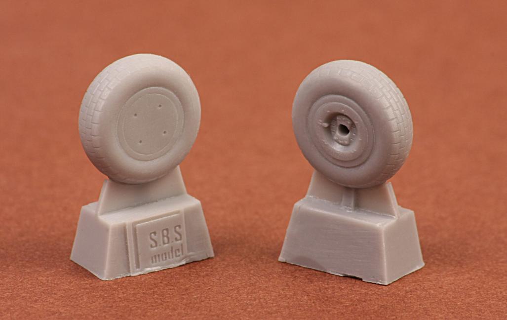 1/72 P-40 wheels (block tread) - Resin for Any