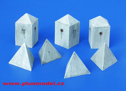 1/35 Anti-tank Concrete Barriers - Pyramid-style, Set II