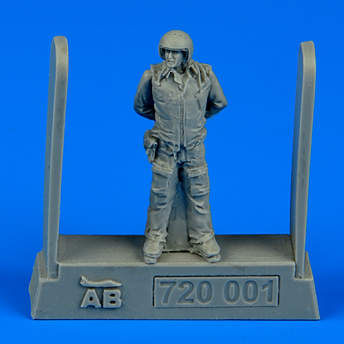 1/72 Soviet air force fighter pilot