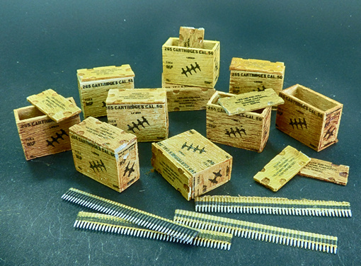 1/48 US ammunition boxes with belts of charges