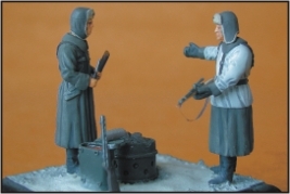 1/35 German Infantry Overcoat (2 fig.)