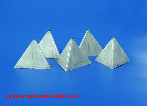 1/35 Anti-tank Concrete Barriers - Pyramid-style, Set I