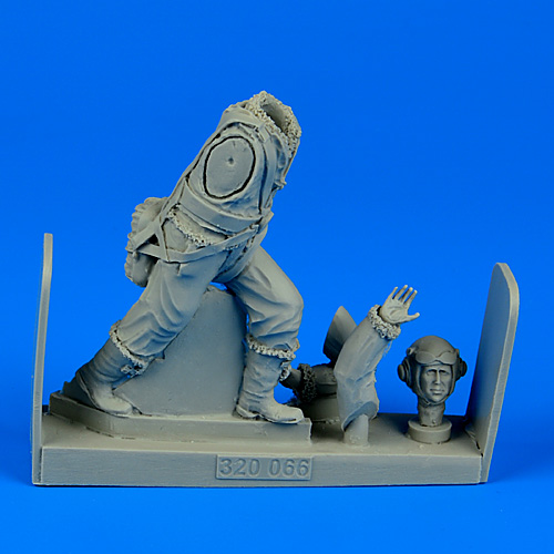 1/32 R.A.F. Fighter Pilot WWII