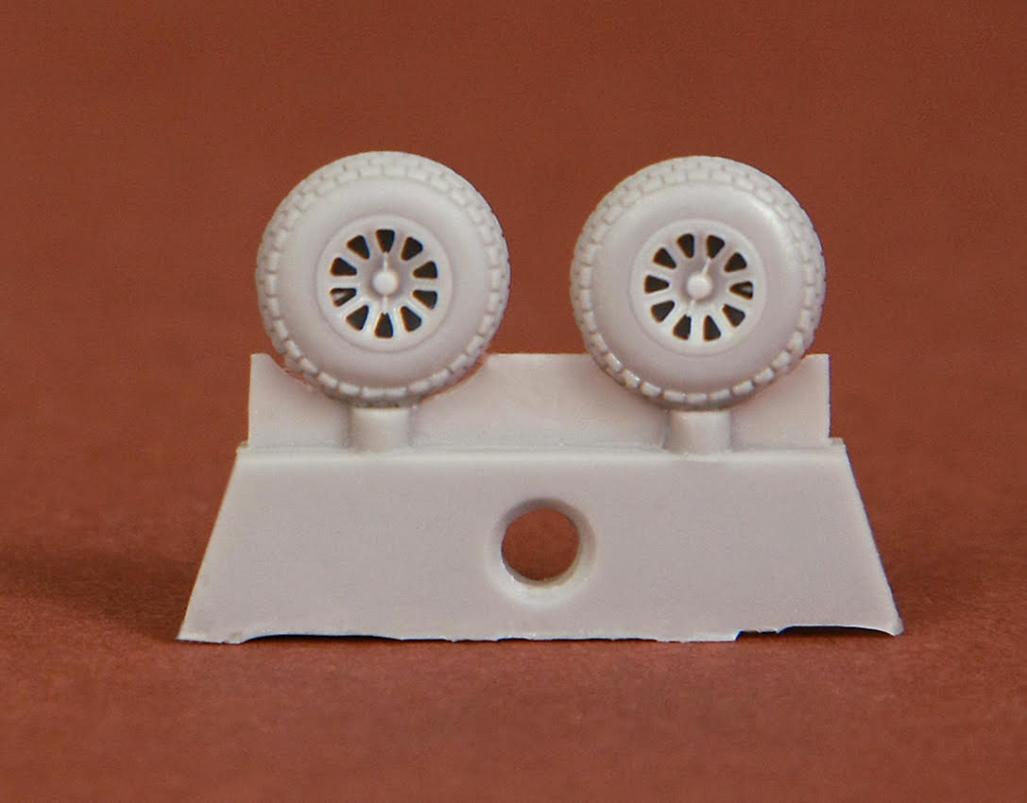 1/72 P-51 Mustang wheel set (block tread) - Resin for Airfix