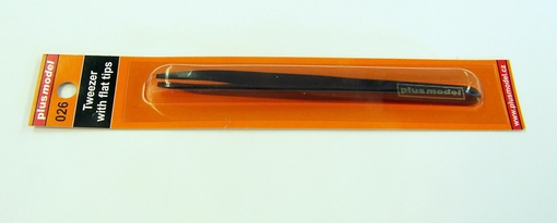 Tweezers with flat tips