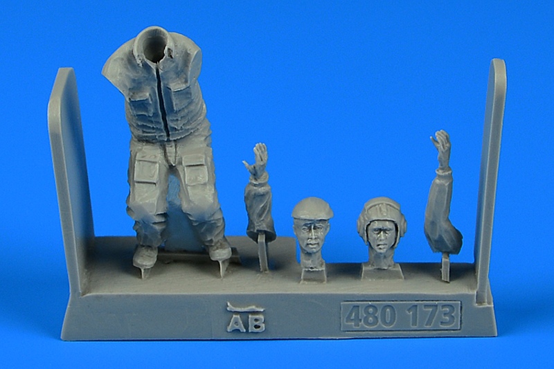 1/48 Soviet  Aircraft Mechanic - the period of the