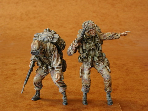 1/35 U.S. Airborne (UH-60 crew) (2 fig.)