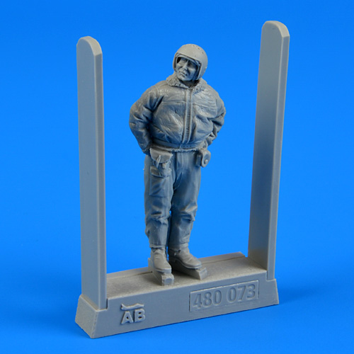 1/48 Soviet air force Fighter Pilot - winter suit