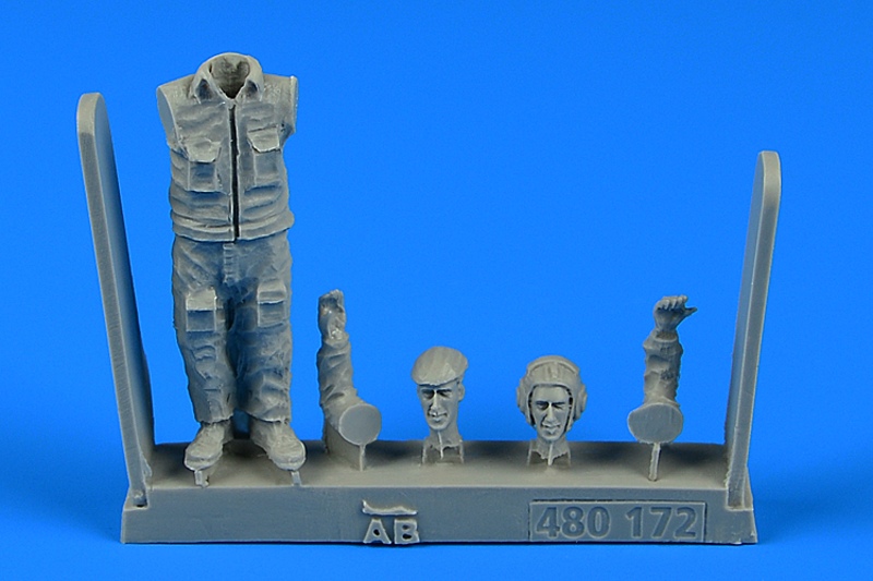 1/48 Soviet  Aircraft Mechanic - the period of the