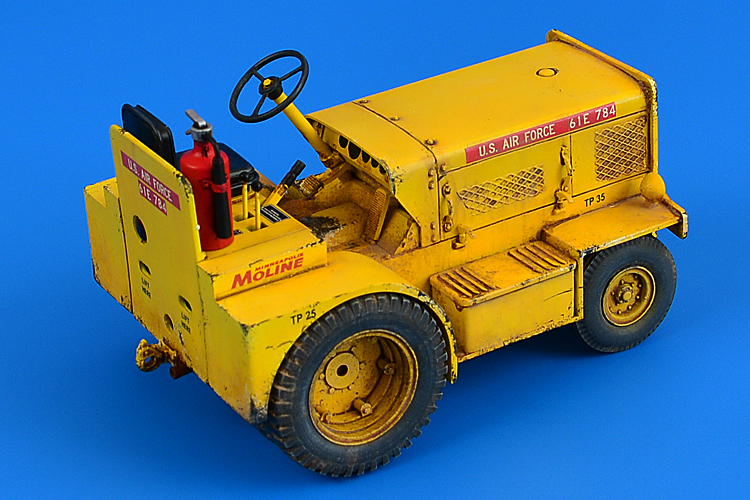 1/32 Minneapolis-Moline MT-40 Tow Tractor (USAF, U