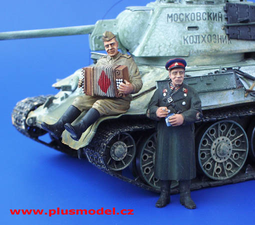 1/35 Red Army Soldiers, WWII – Accordionist & NKVD Officer