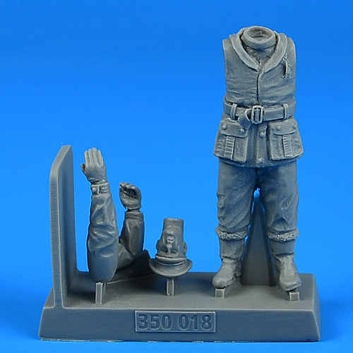 1/35 British WW2 Sailor for the HMS X-craft submarine for MERIT kit