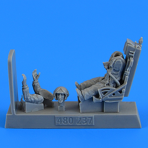 1/48 Soviet Fighter Pilot with ejection seat for MiG-19 Farmer for Trumpeter/Eduard kit