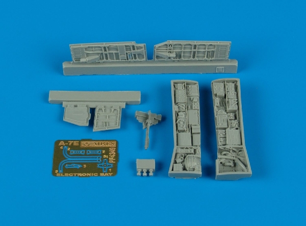 1/48 A-7E Corsair II electronic bays