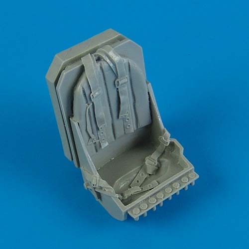 1/32 Spitfire seat with seatbelts