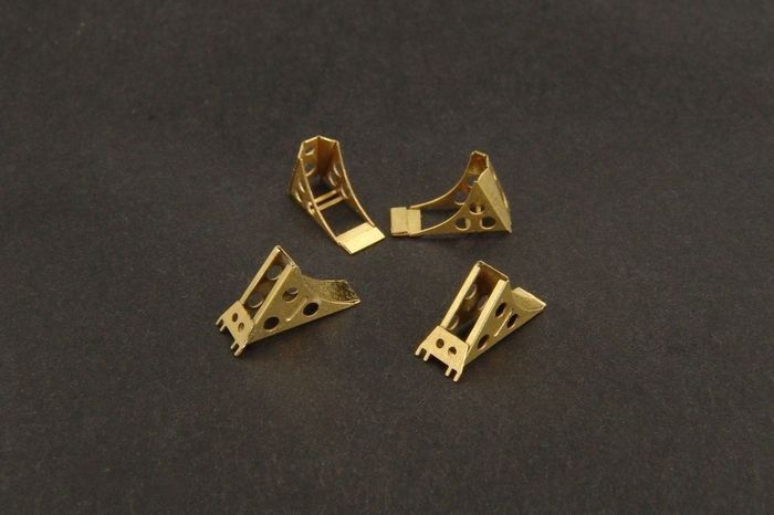 1/32 Soviet modern wheel chocks  PE set of soviet wheel chocks (two types)