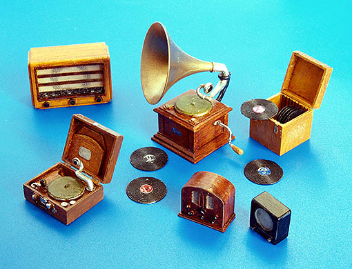 1/35 Gramophones and Radios