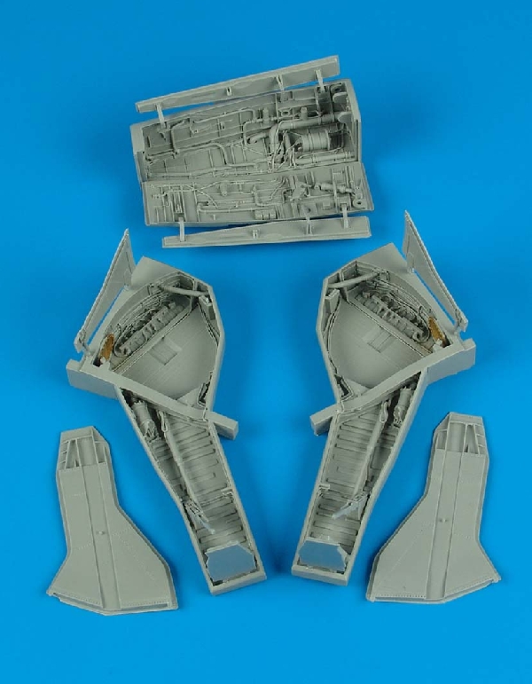 1/32 F-105 Thunderchief wheel bays