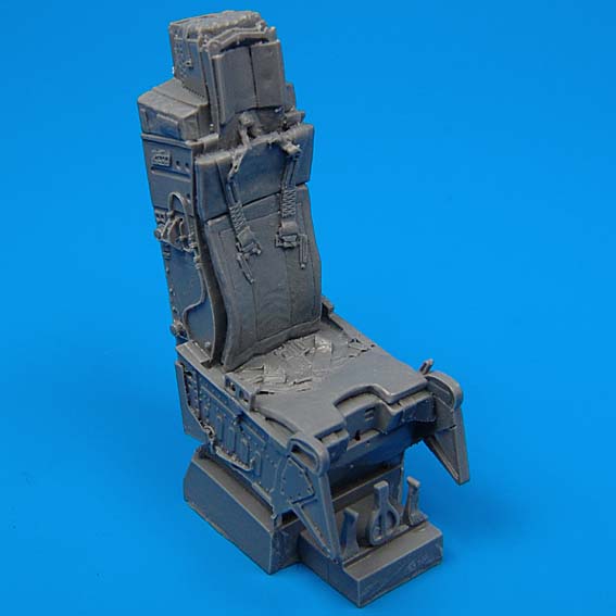 1/72 F-15 Eagle ejection seat with safety belts