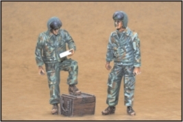 1/35 Russian modern Heli. pilots-standing (2 fig.)