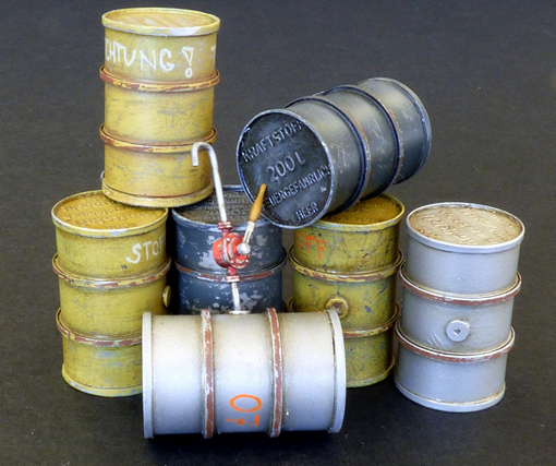 1/35 German fuel barrels