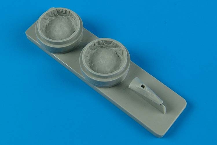 1/72 P-40B/C wheel bays