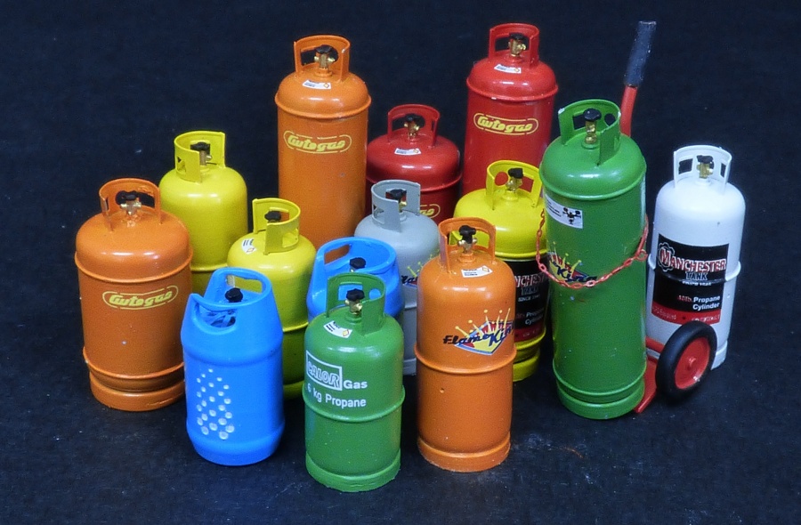 1/35 Gas bottles-big 