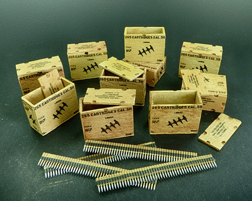 1/32 US ammunition boxes with belts of charges